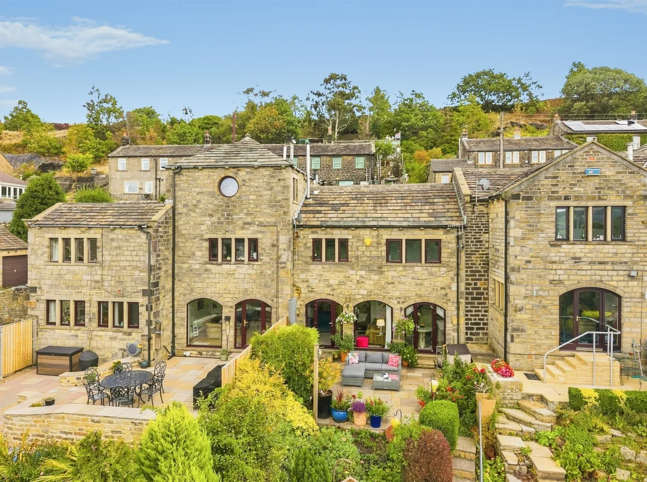 3 bed house for sale — Cliff Hill Court, HOLMFIRTH