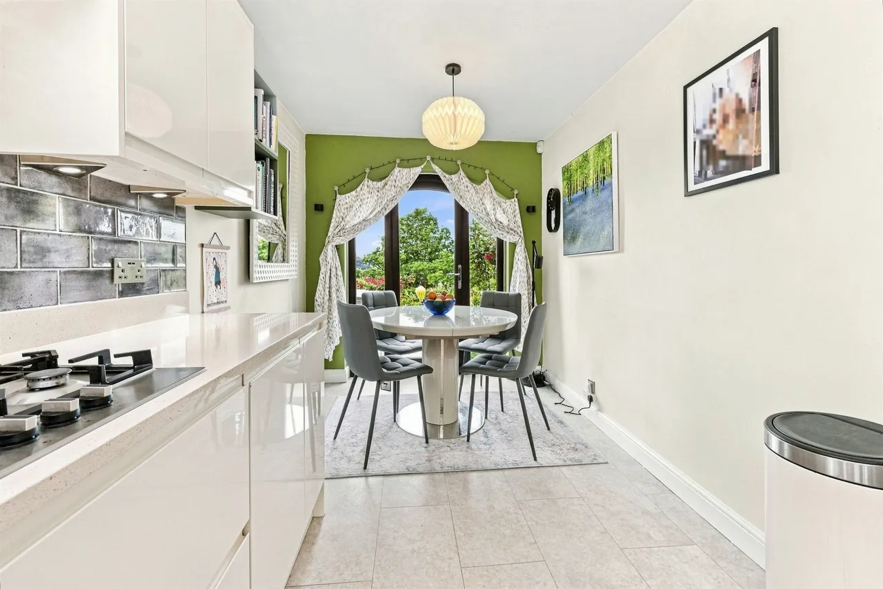 Cliff Hill Court, HOLMFIRTH, photo 6