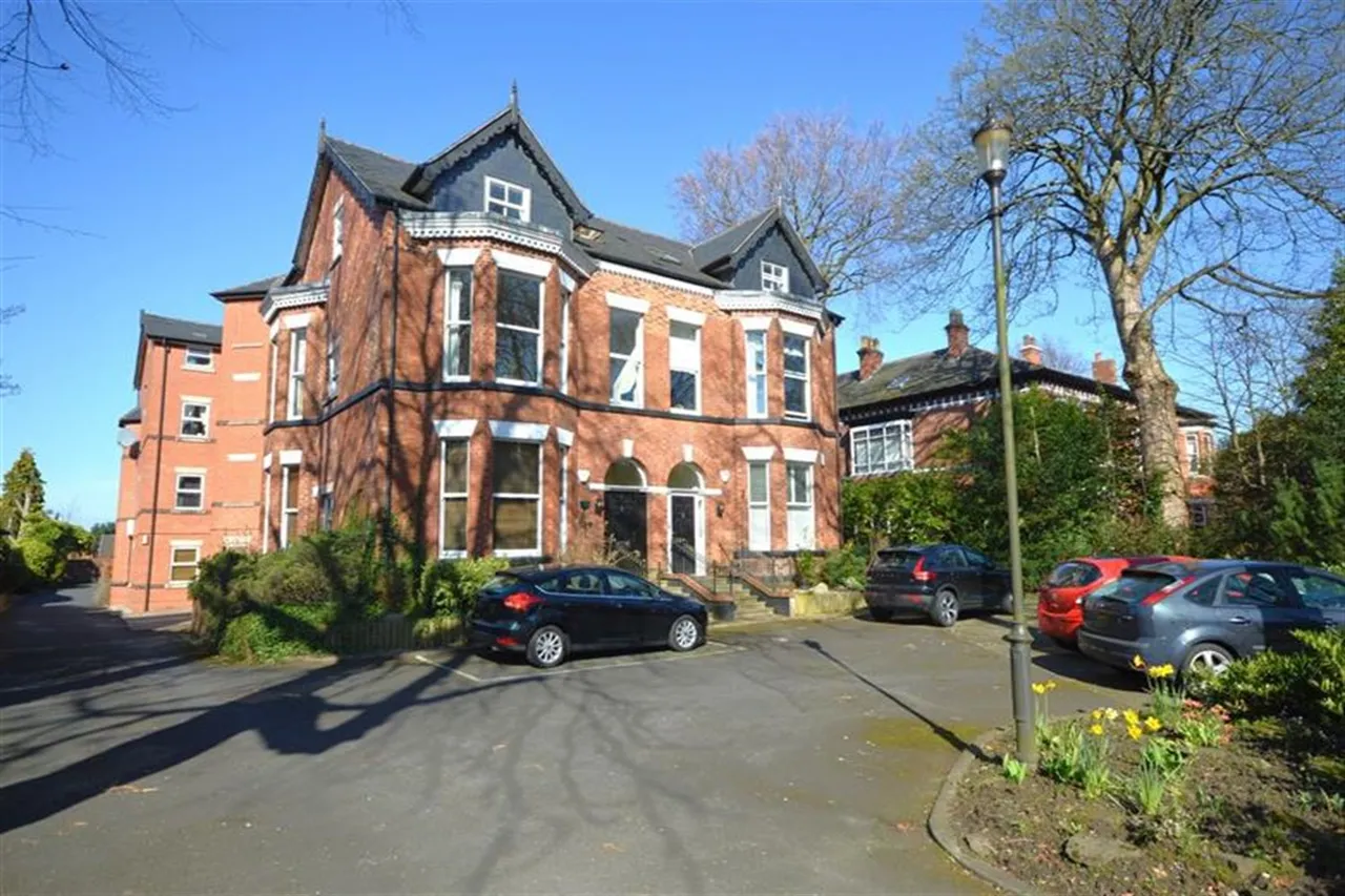 2 bed flat to rent, Thorn Bank Lodge, Stockport