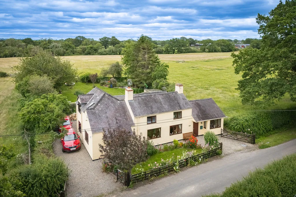 Fields Cottage Near Malpas, photo 25