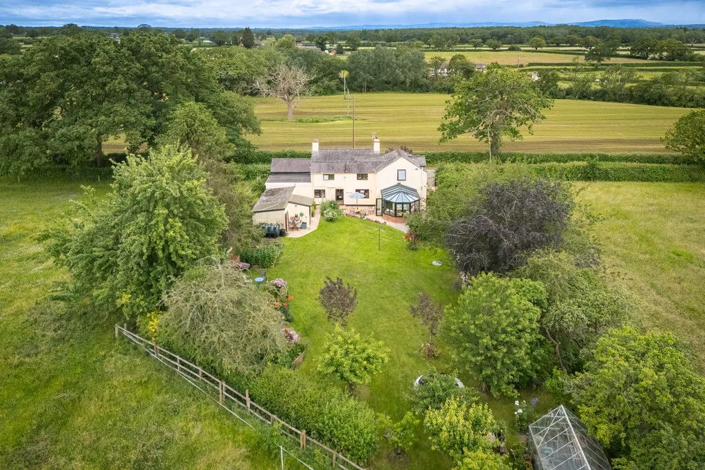 Fields Cottage Near Malpas, photo 24