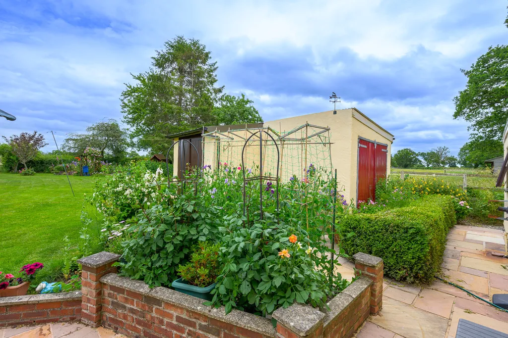 Fields Cottage Near Malpas, photo 32