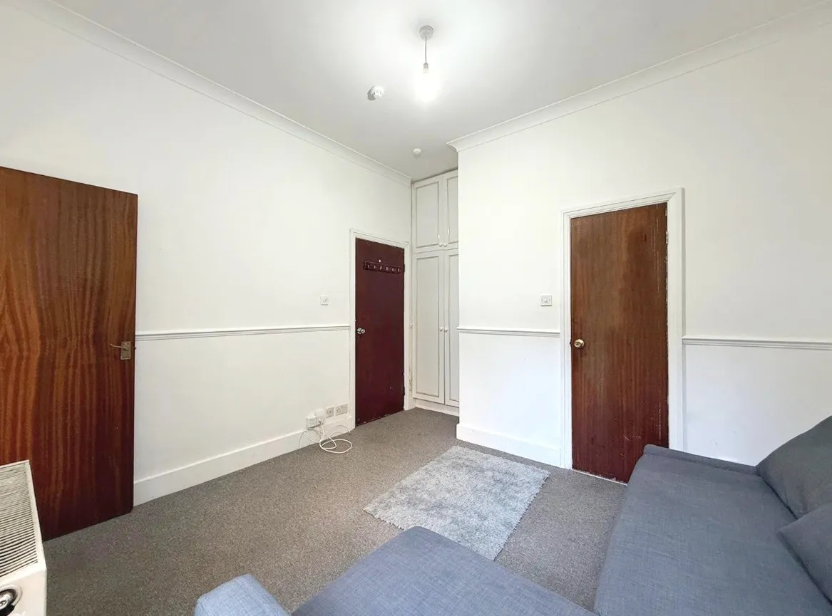 Lampton Road, TW3, photo 3