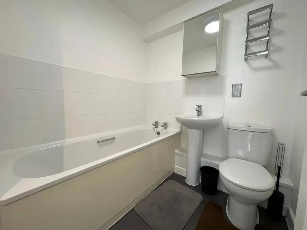Gordon Road, Thatcham, RG18, photo 9