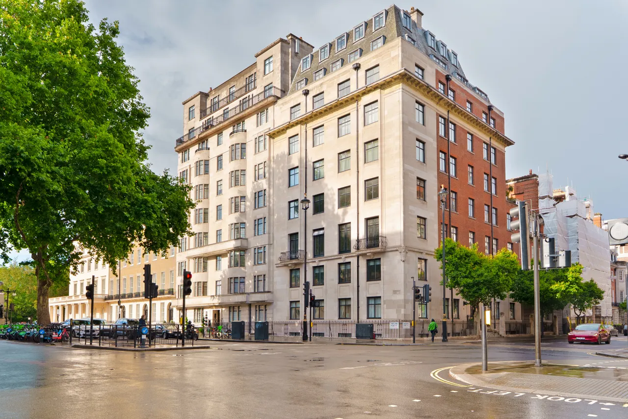 2 bed flat for sale — Portland Place, Marylebone, London, W1B 1NX