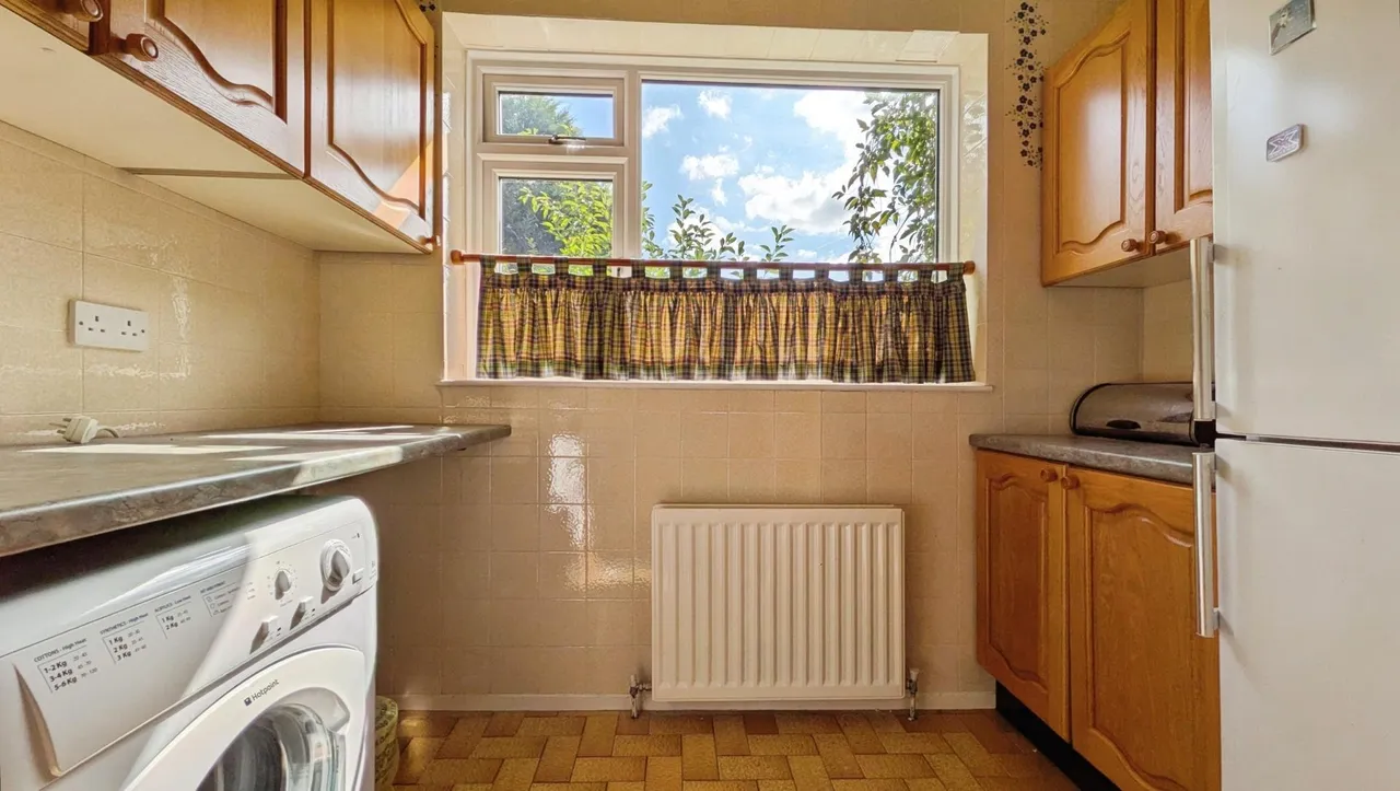 The Woods, Grotton, OL4, photo 11