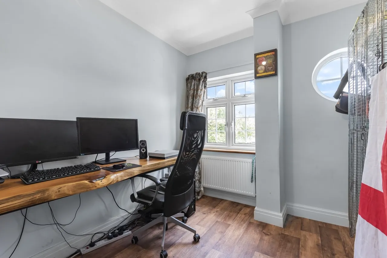 Queensway, BR4, photo 15