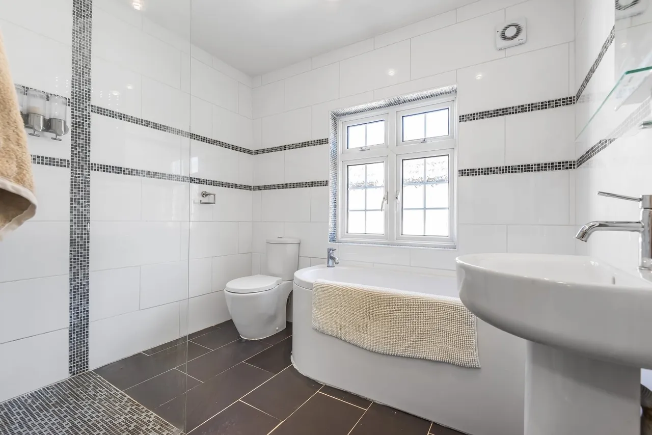 Queensway, BR4, photo 16