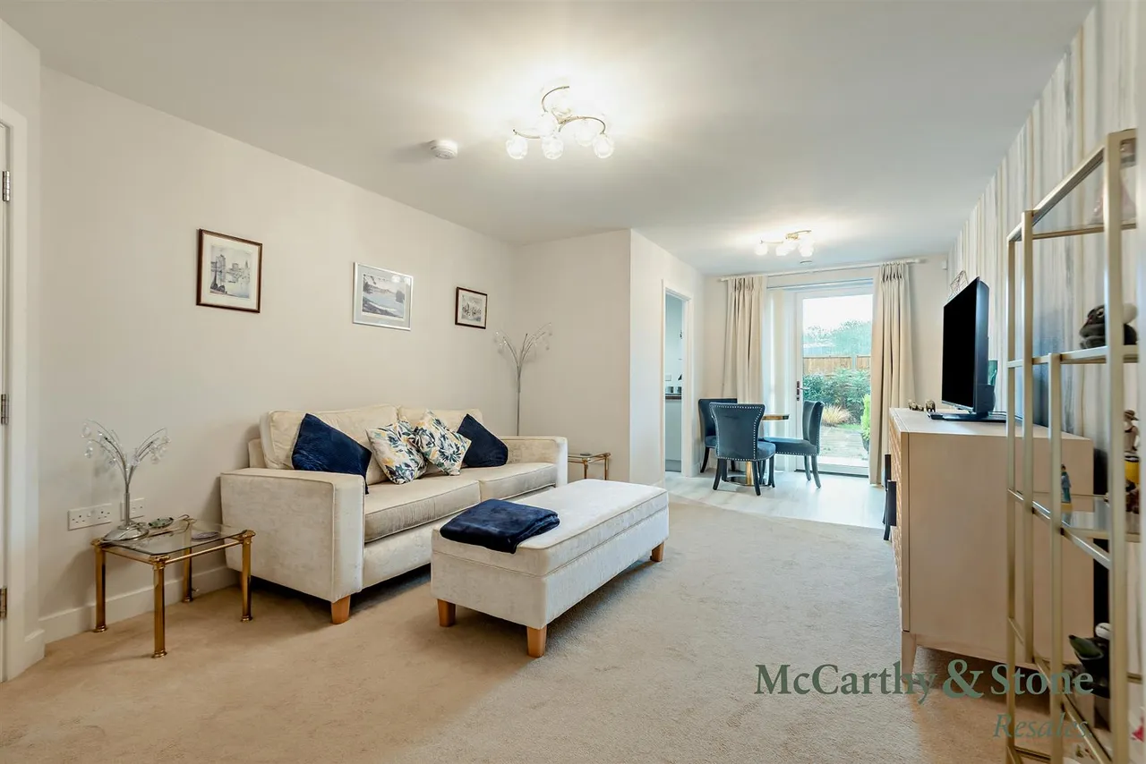 2 bed flat for sale, Goring Street, Goring-By-Sea, BN12