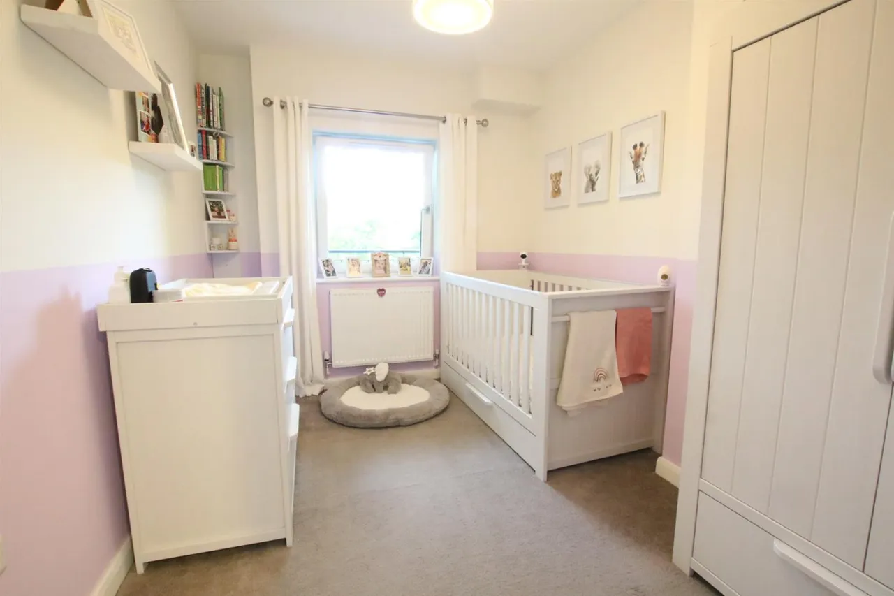 Challenge Court, Leatherhead, KT22, photo 7