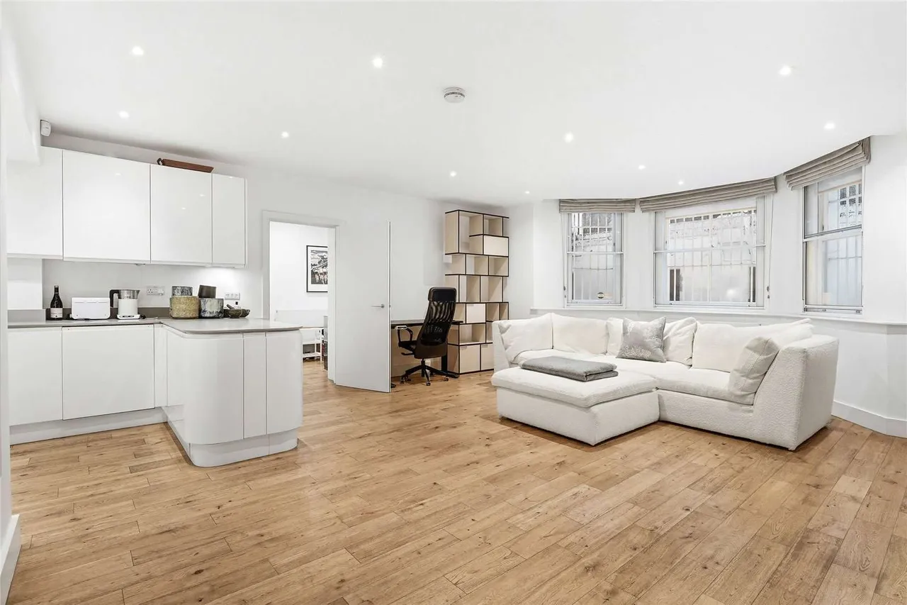 1 bed flat to rent — Cranley Gardens, South Kensington, London, SW7 3DA