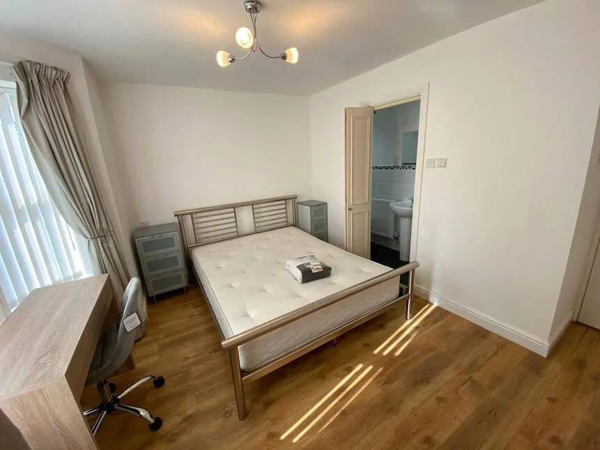 Jesmond Road, NE2, photo 3
