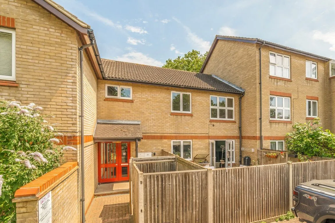 1 bed property for sale, Ivybridge Close, TW1