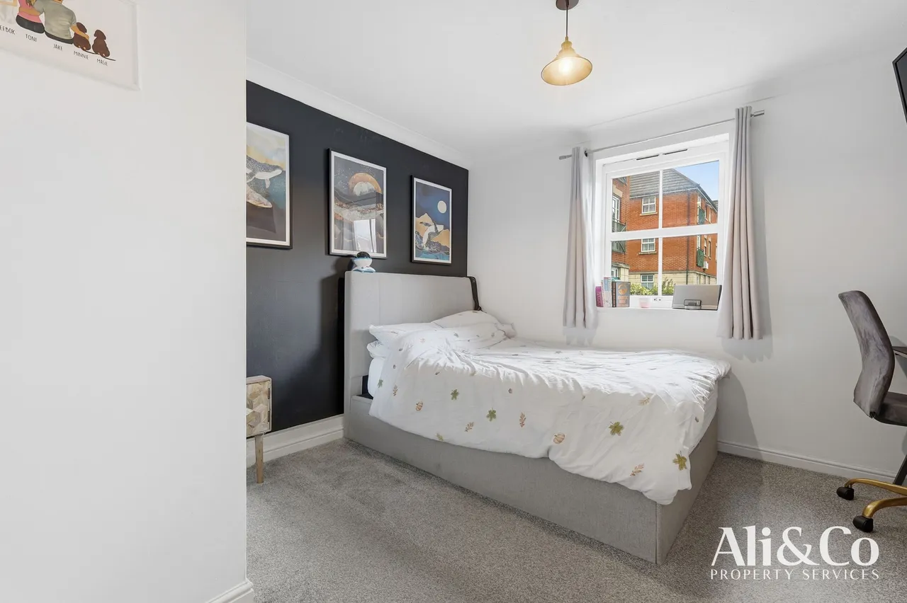 Rawlyn Close, Chafford Hundred, Essex, RM16 6BS, photo 11