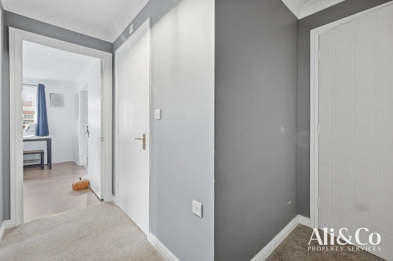 Rawlyn Close, Chafford Hundred, Essex, RM16 6BS, photo 10