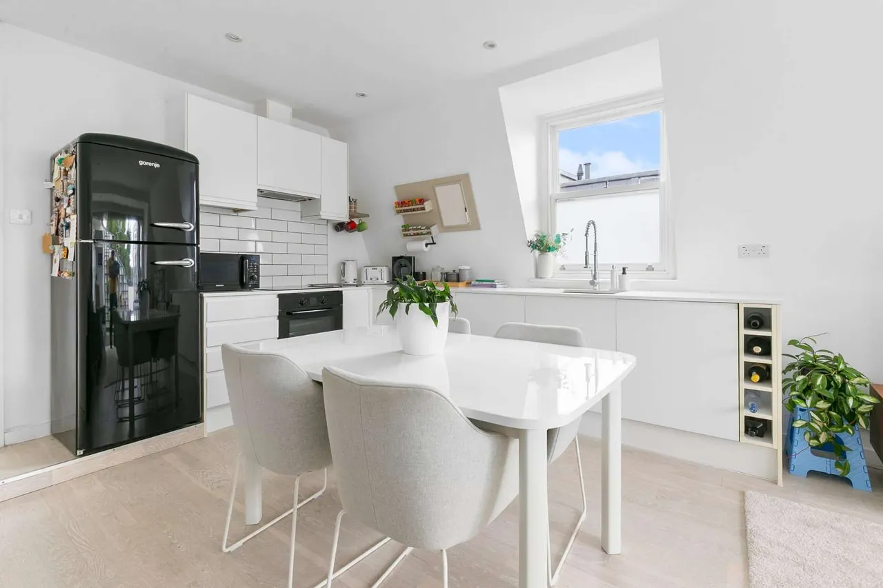 Elmfield Road, London, SW17 8AA, photo 2