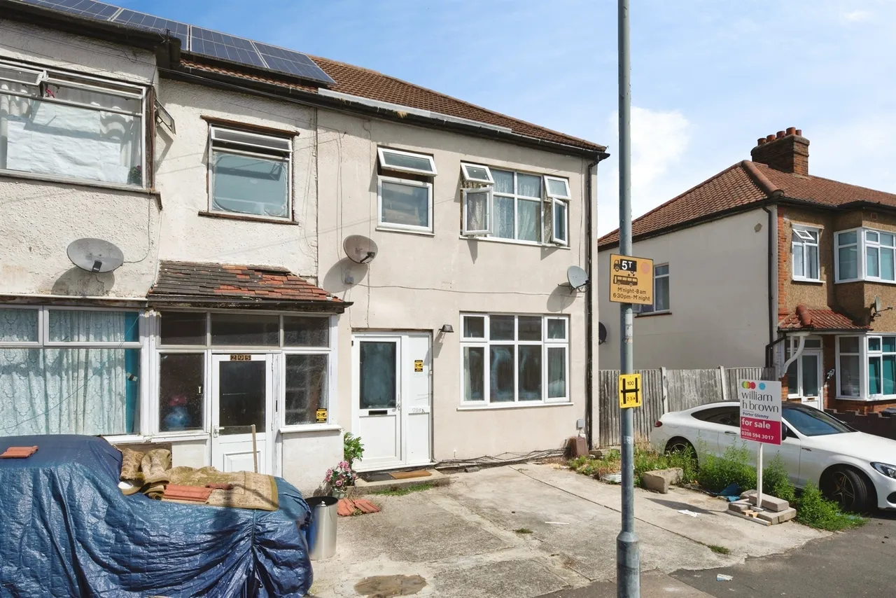 3 bed house for sale — Mortlake Road, Ilford