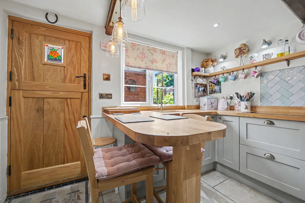 Church Street, Bulkington, CV12, photo 4