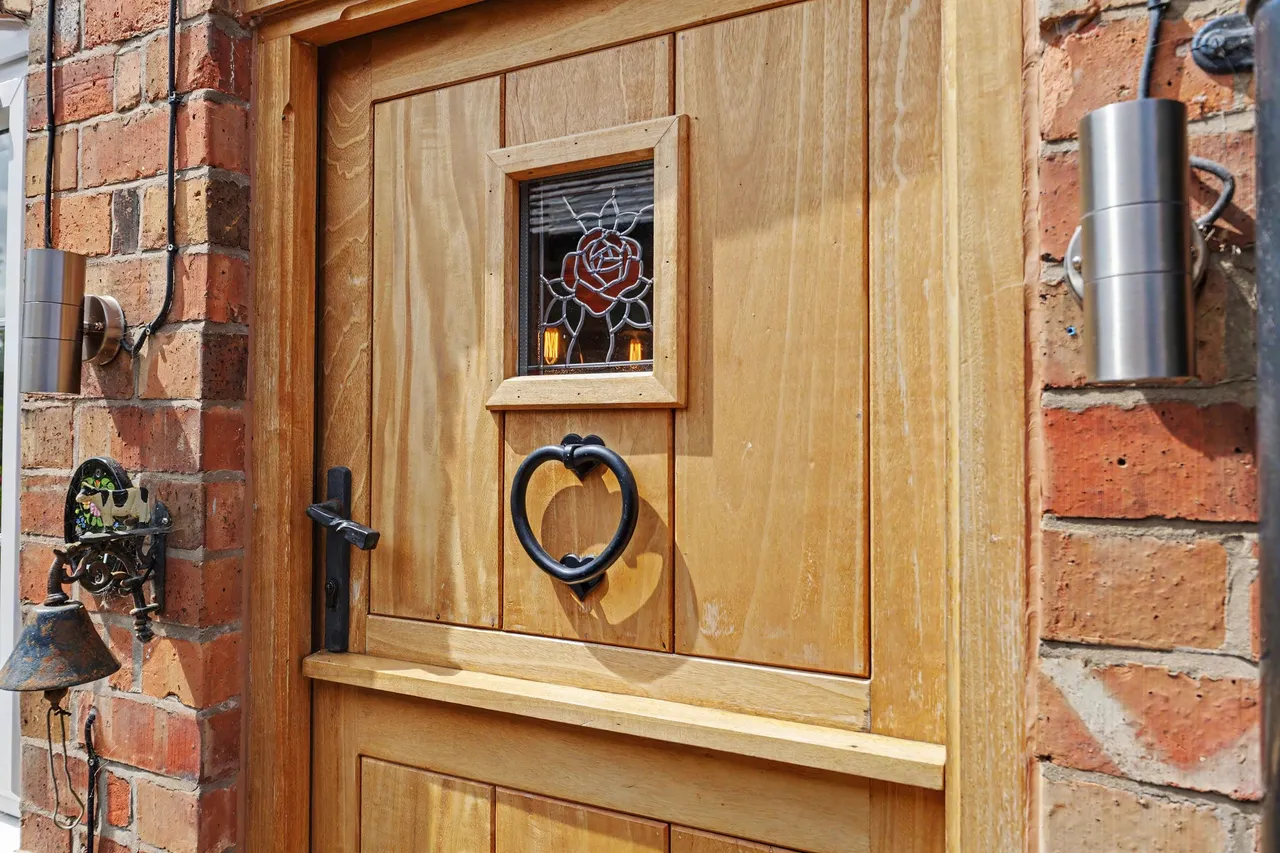 Church Street, Bulkington, CV12, photo 7