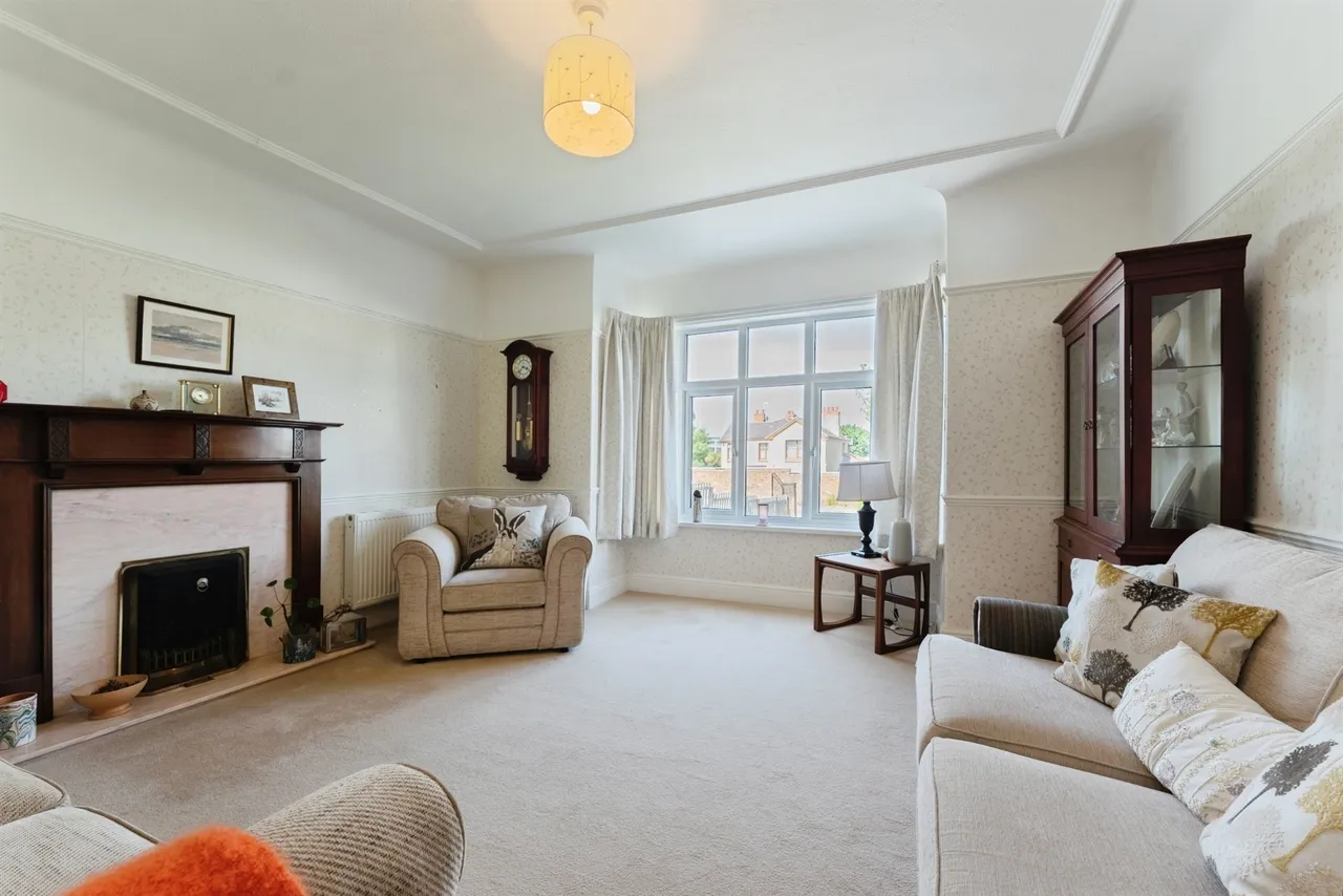 Ravenswood Avenue, Rock Ferry, CH42, photo 2