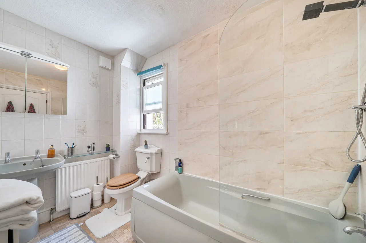 Woodhall Drive, Pinner, HA5, photo 17