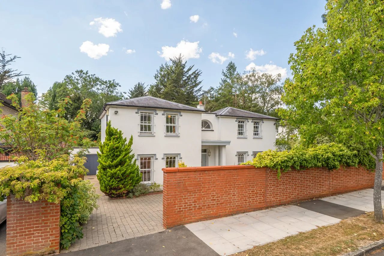 3 bed house for sale, Woodhall Drive, Pinner, HA5
