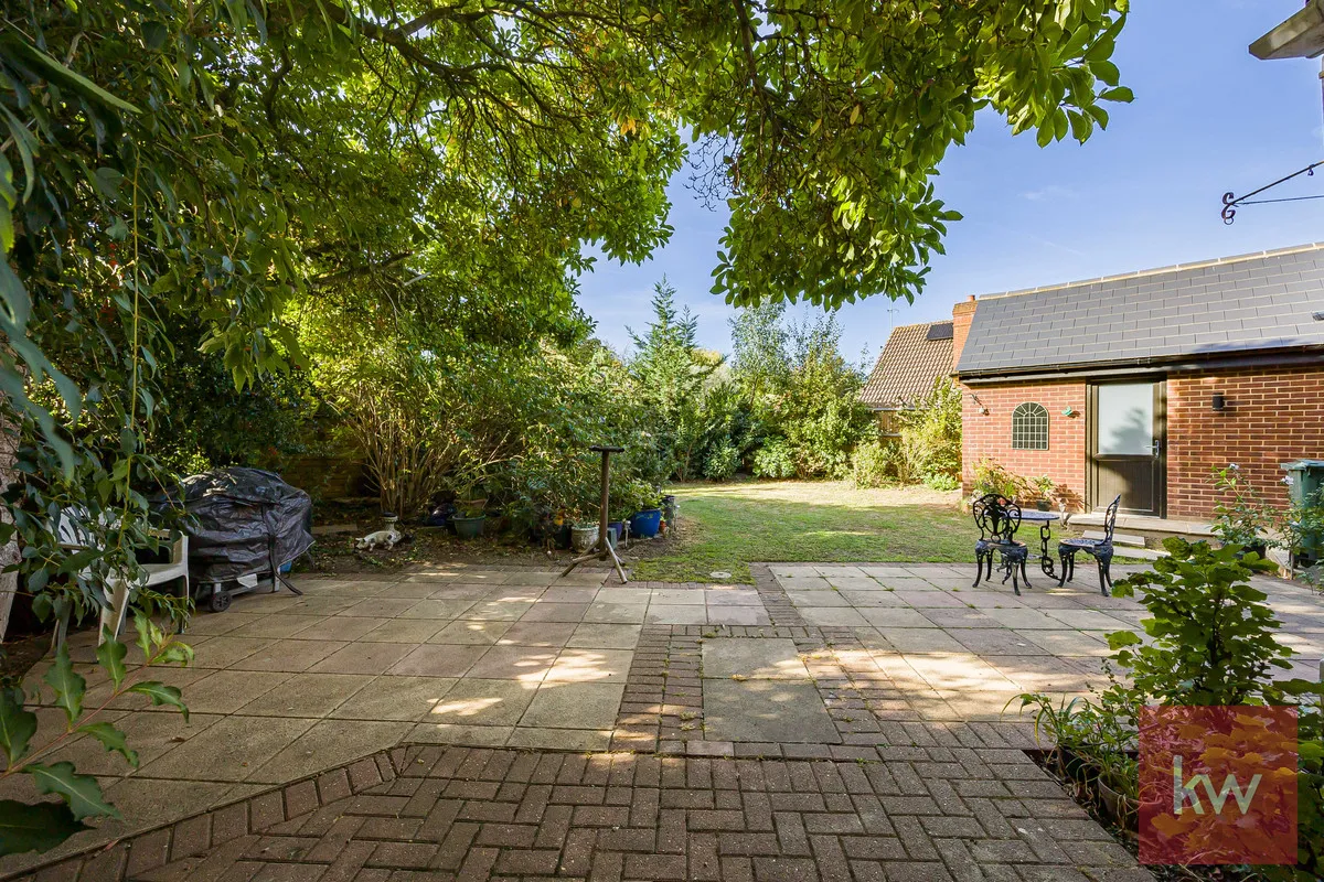 Slough, SL1, photo 4
