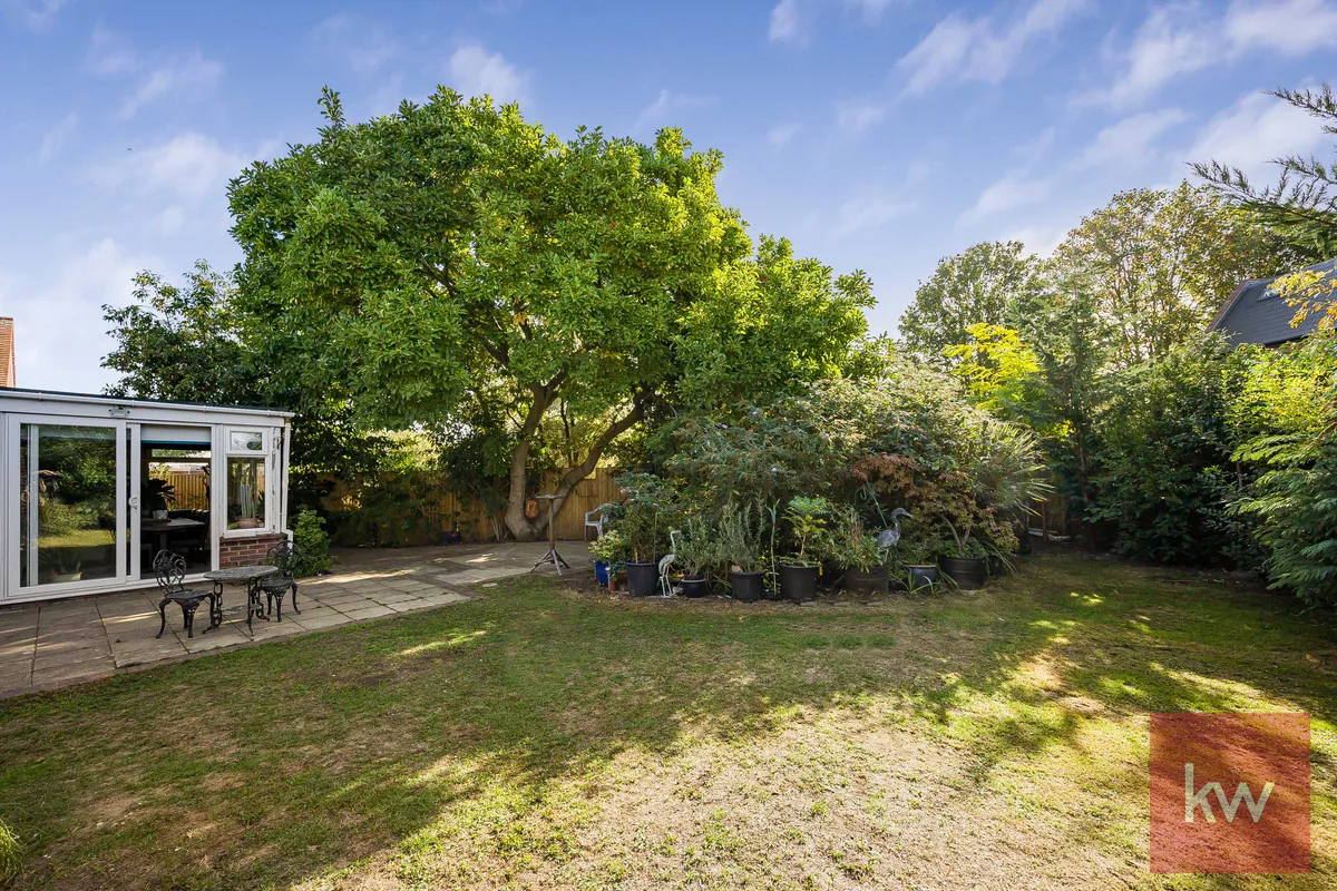 Slough, SL1, photo 21