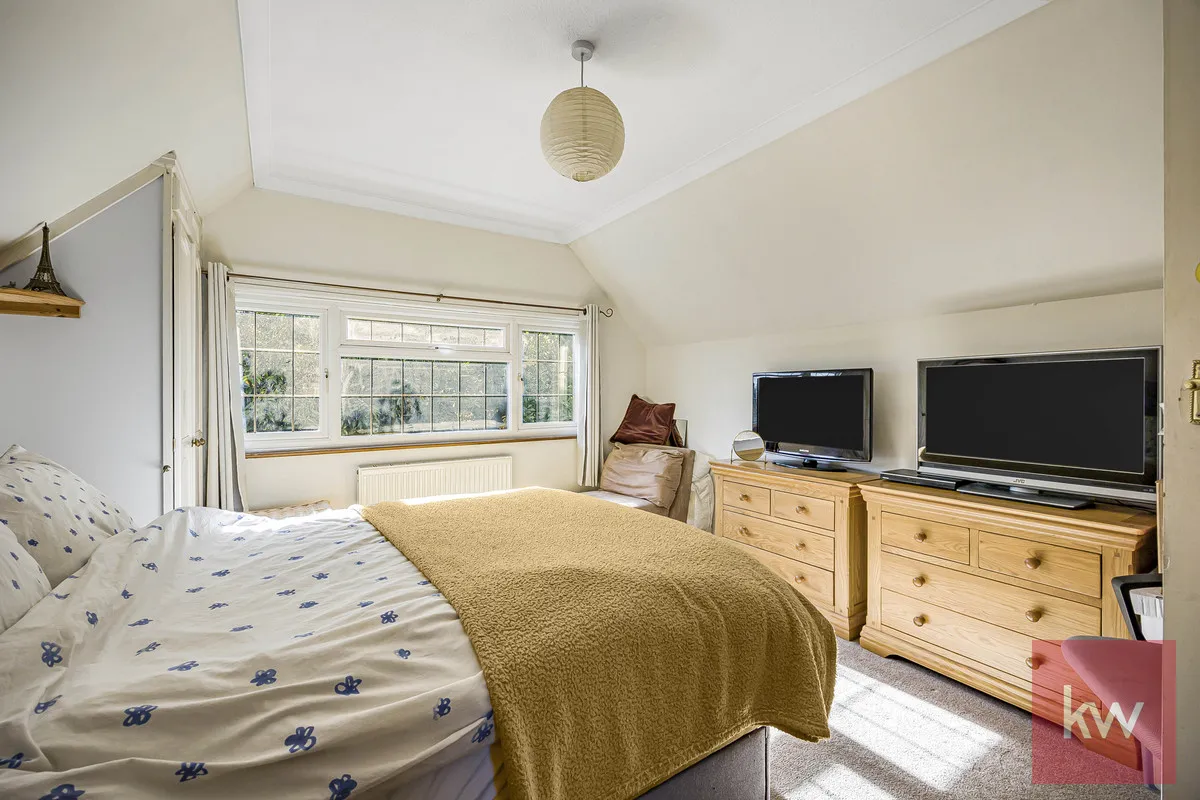 Slough, SL1, photo 17