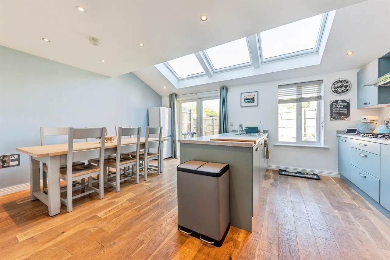 4 bed house for sale — Queen Eleanor Avenue, Grantham