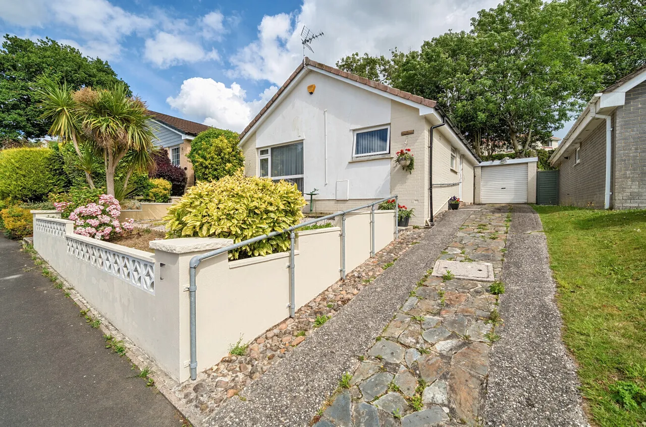 2 bed property for sale — Heath Park, Newton Abbot, Devon, TQ12