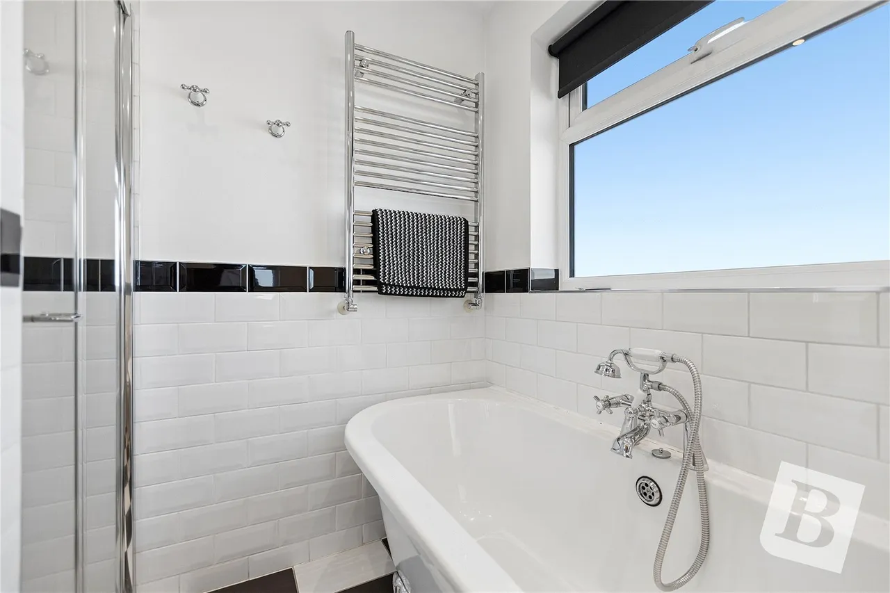 Marlborough Close, Upminster, RM14, photo 15