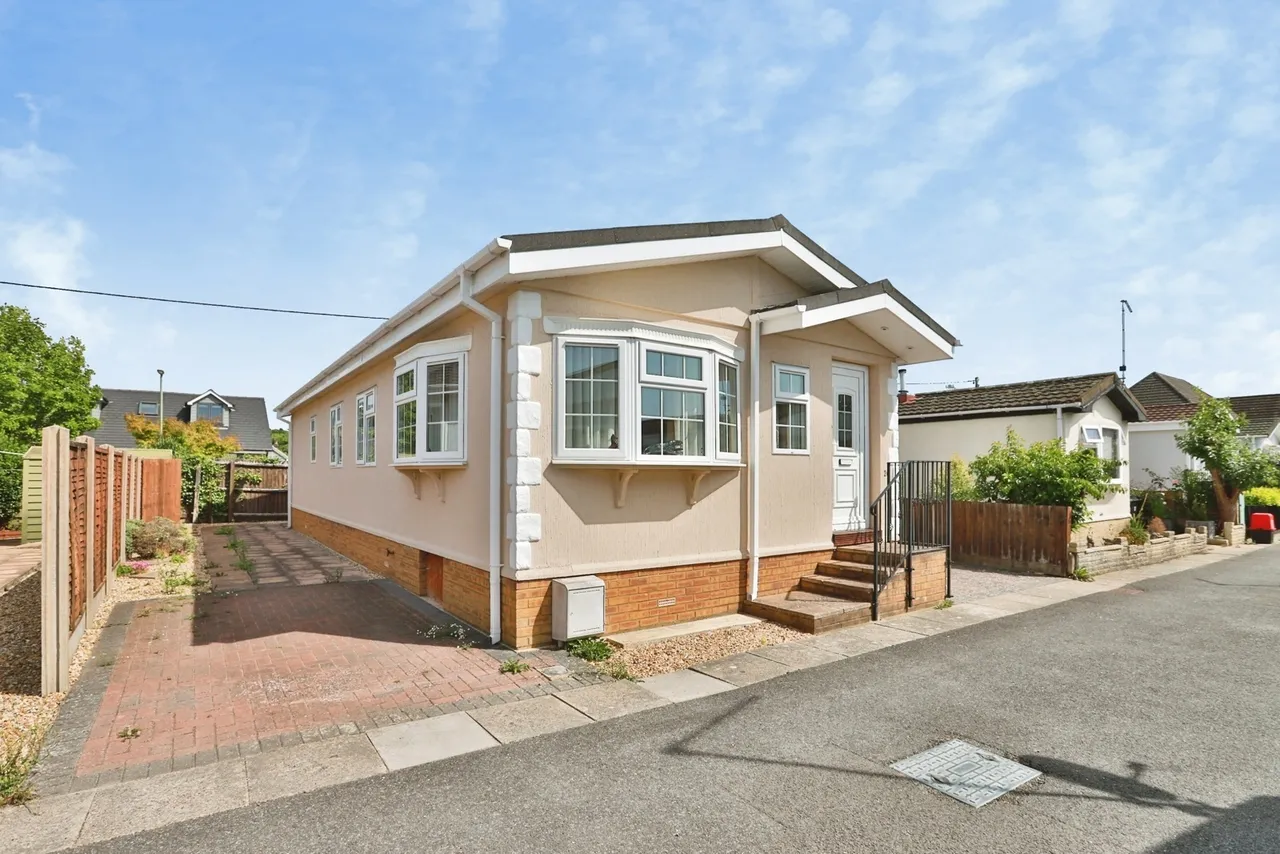 3 bed mobile home for sale, Southampton Road, Ringwood, BH24