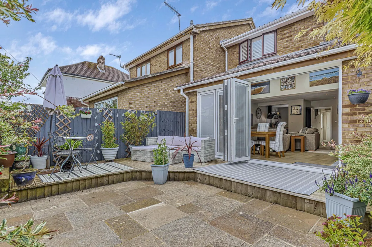 3 bed house for sale, Bernards Close, Christchurch, BH23