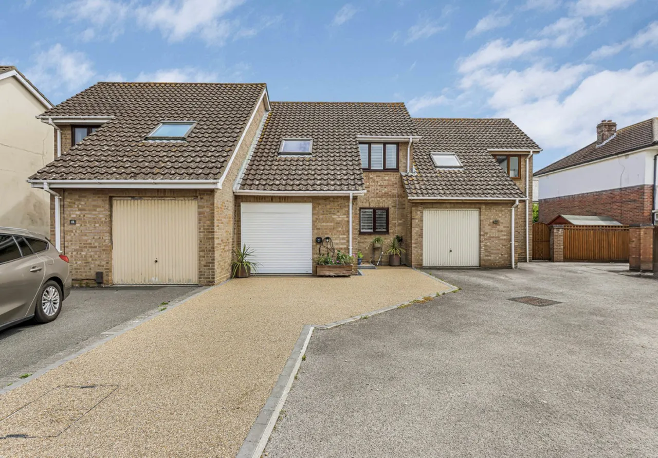 Bernards Close, Christchurch, BH23, photo 2