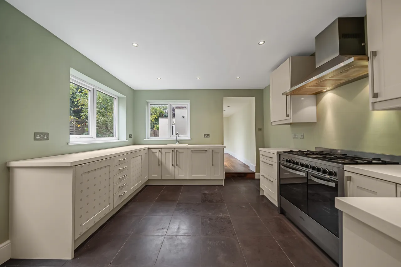 Victoria Road, Addlestone, KT15, photo 5
