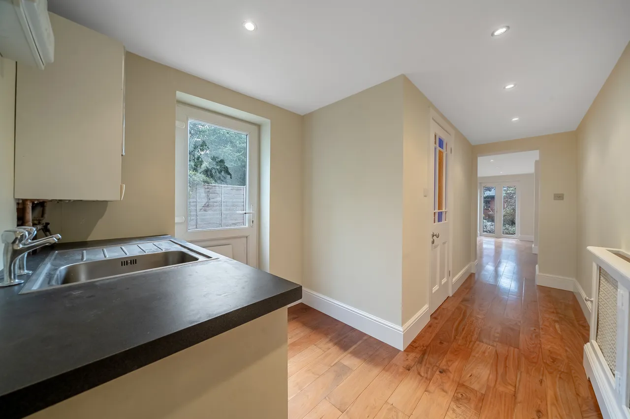 Victoria Road, Addlestone, KT15, photo 7