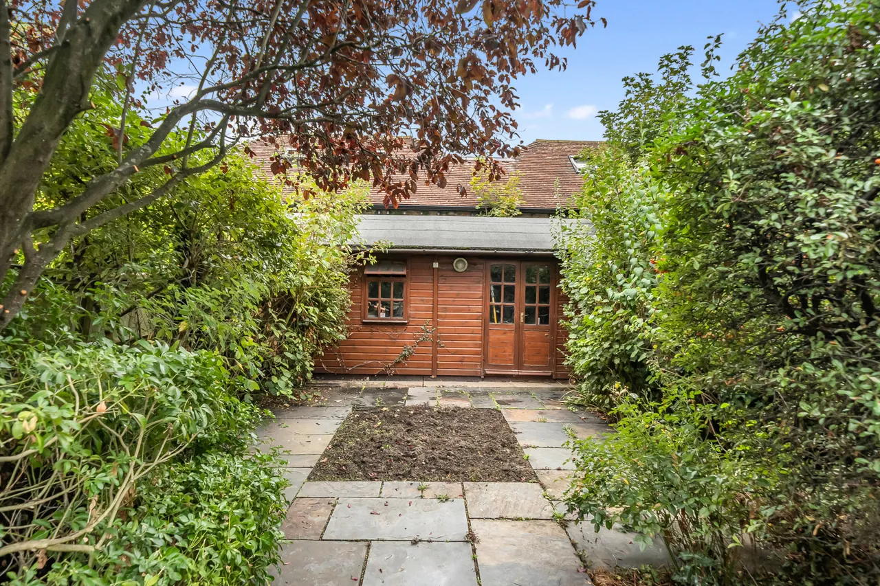 Victoria Road, Addlestone, KT15, photo 15