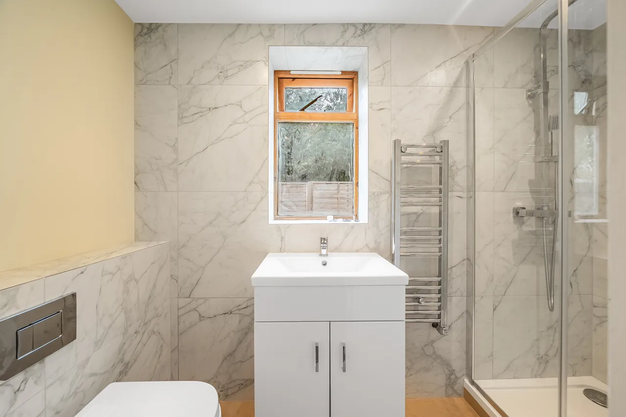 Victoria Road, Addlestone, KT15, photo 9