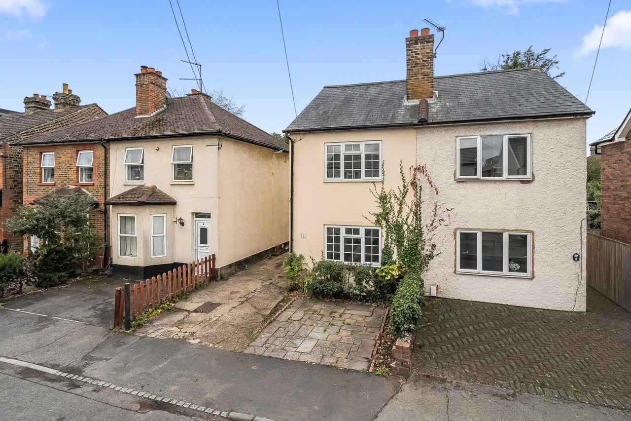 2 bed house for sale, Victoria Road, Addlestone, KT15