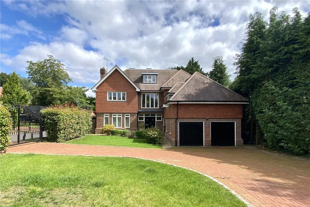 6 bed house for sale — Park Grove, Knotty Green, Beaconsfield, HP9