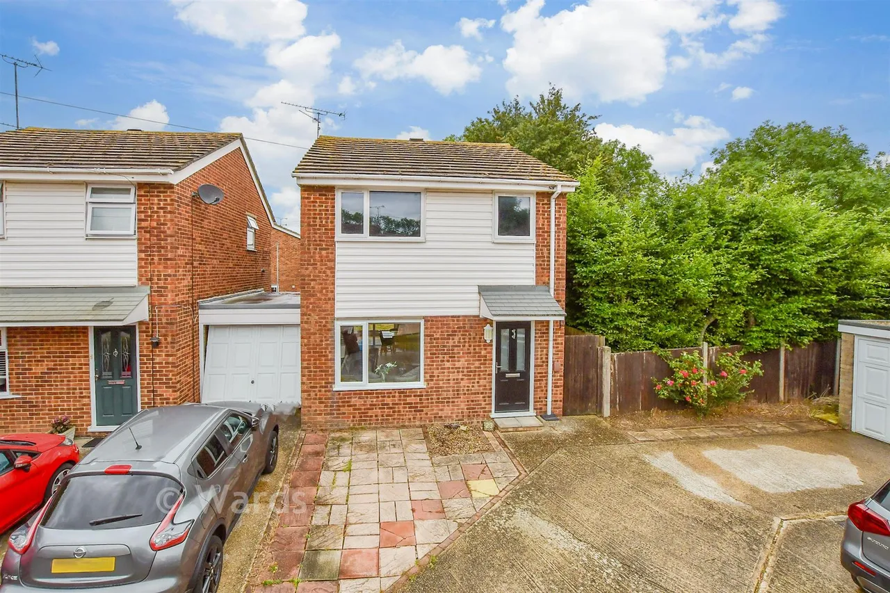 3 bed house for sale, Moor Park Close, Rainham, ME8