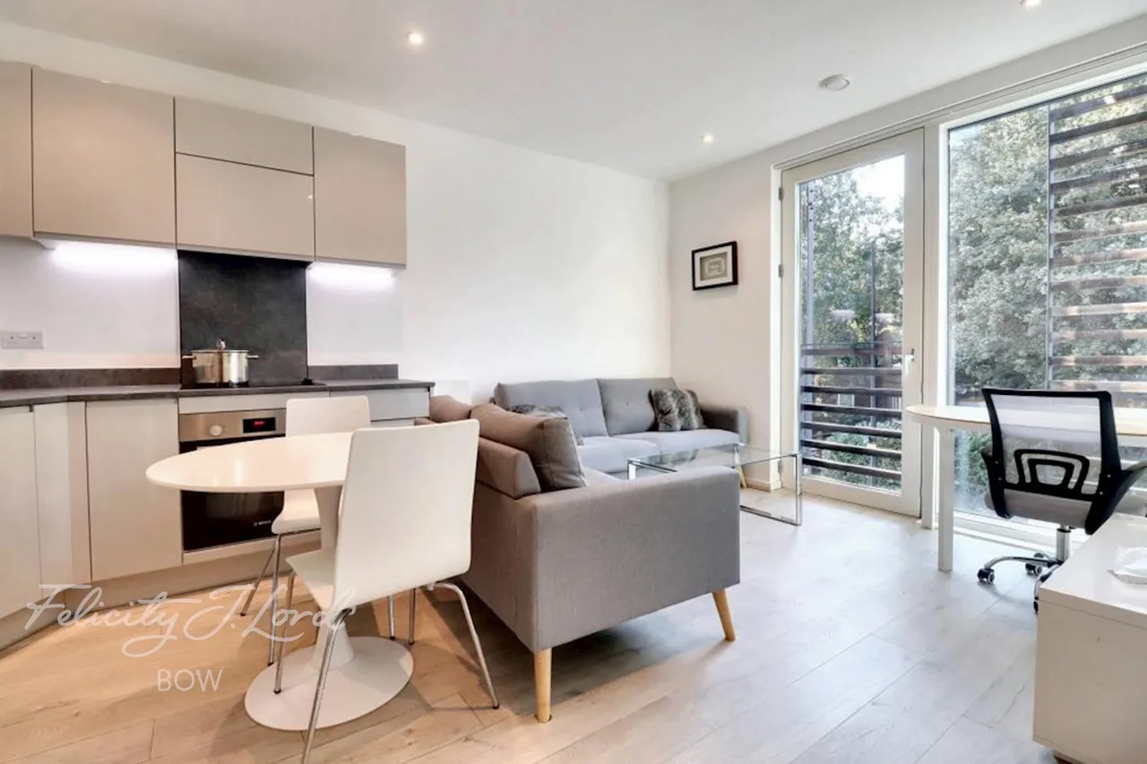 2 bed flat to rent, Corsican Square, E3