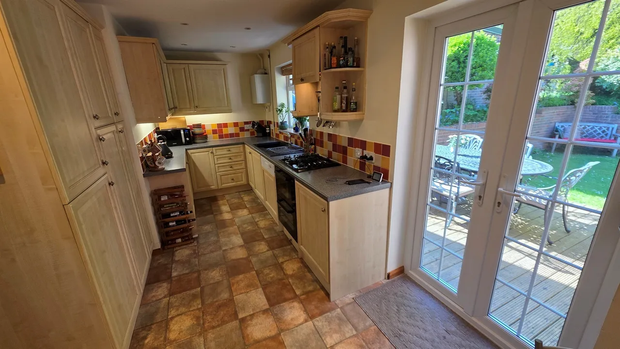 Claygate Road, Dorking, photo 5