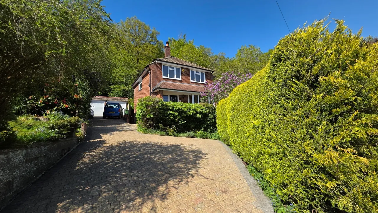4 bed house for sale — Claygate Road, Dorking