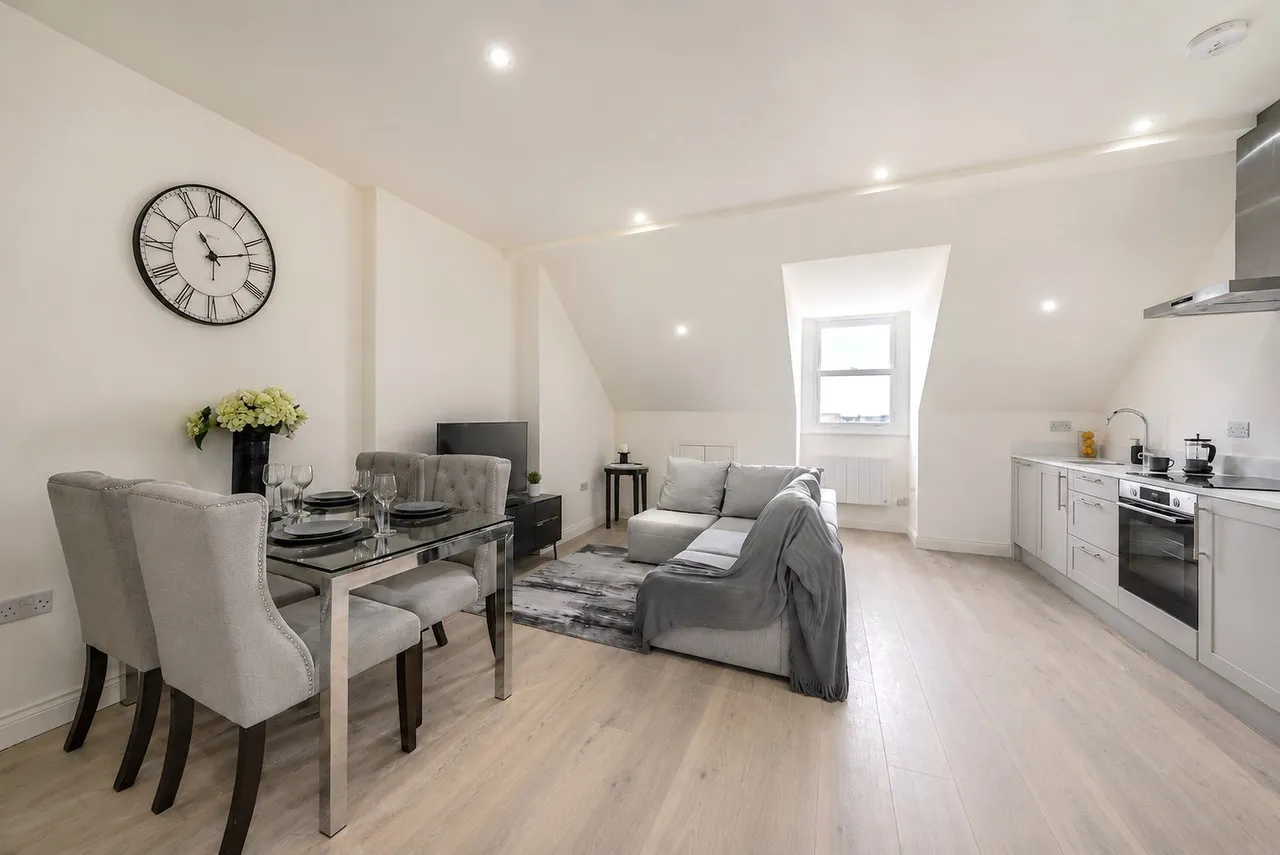 3 bed flat for sale, Replingham Road, Southfields, SW18