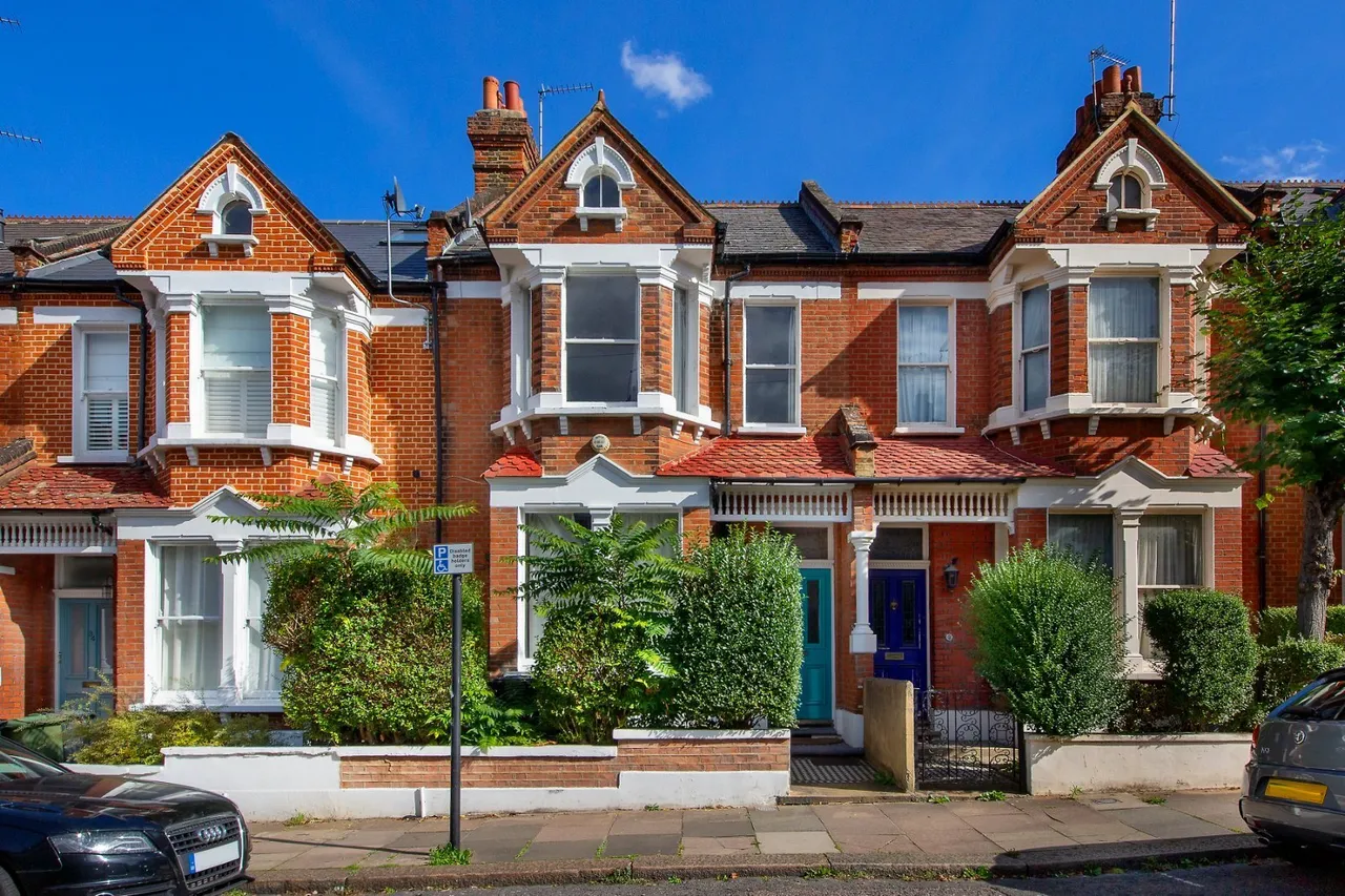 4 bed house for sale, Killyon Road, London, SW8