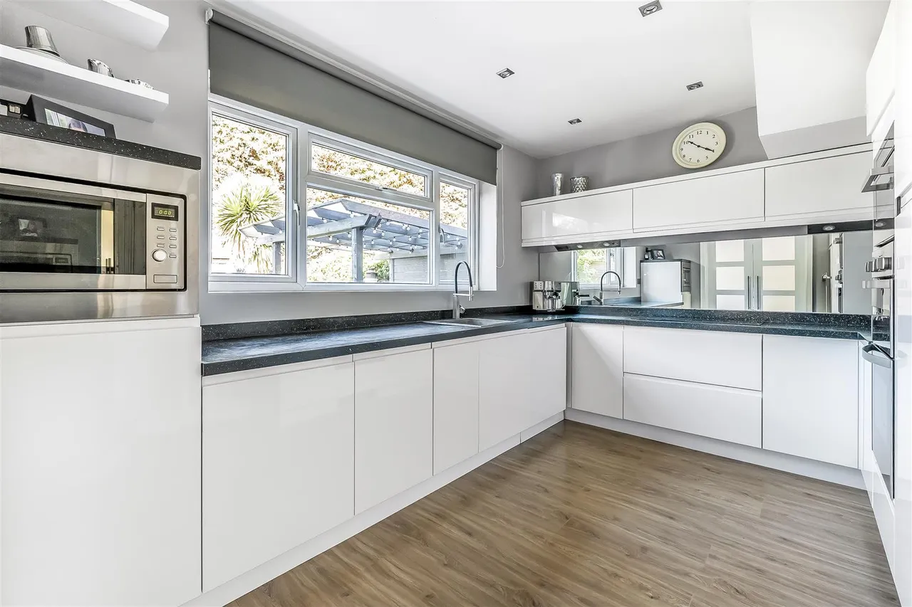 Forest Way, Ashtead, KT21, photo 2