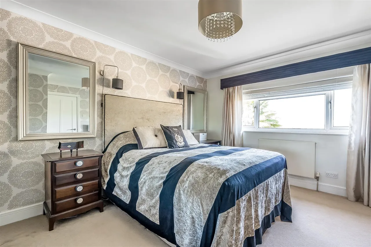 Forest Way, Ashtead, KT21, photo 15