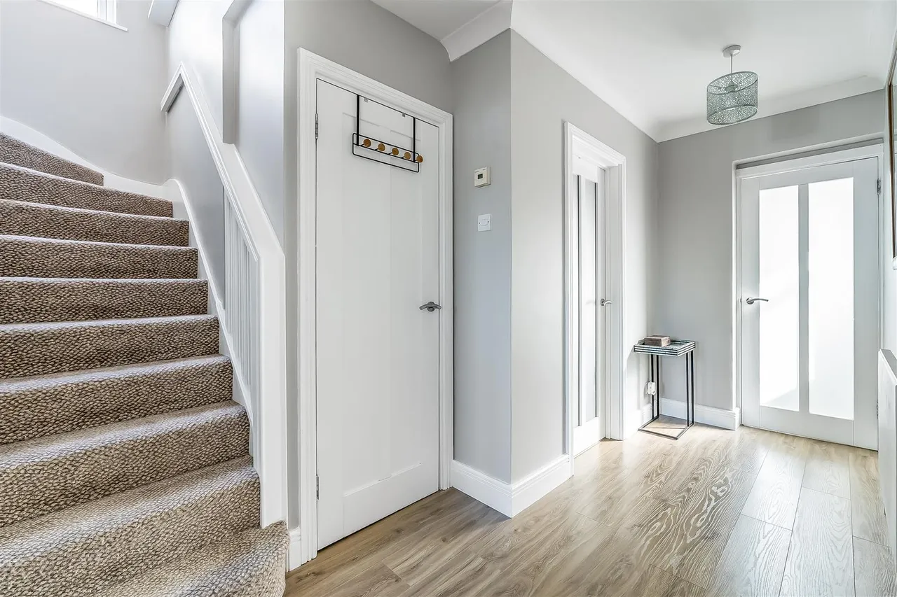 Forest Way, Ashtead, KT21, photo 12